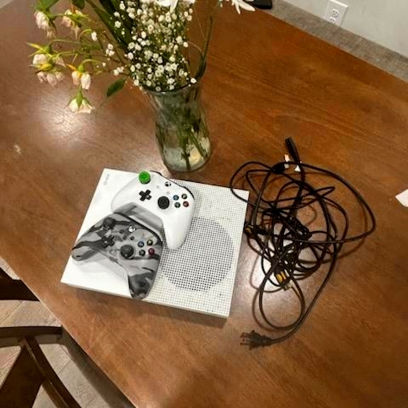 Xbox one s and 2 contrillers